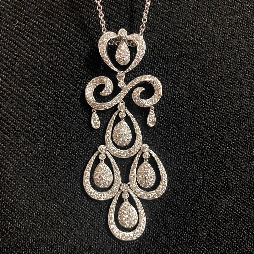 18k WHITE GOLD DIAMOND NECKLACE